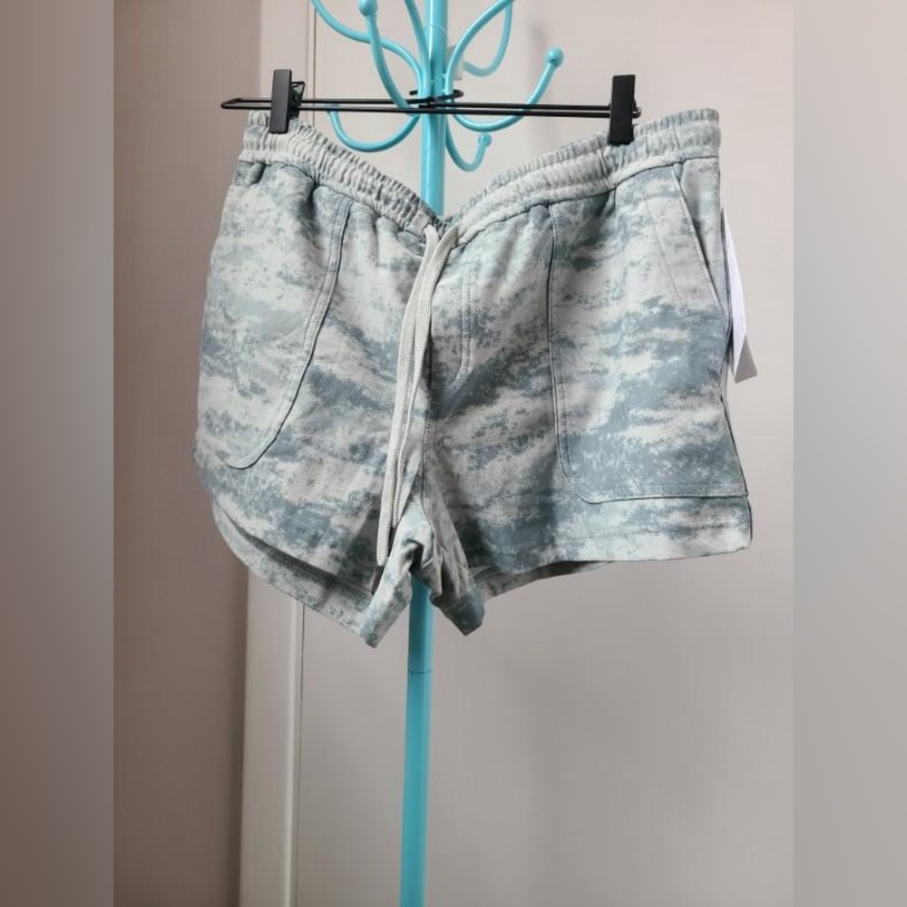 NWT Athleta Farallon Shorts, Women’s Sz Large Fog Coast Gray
